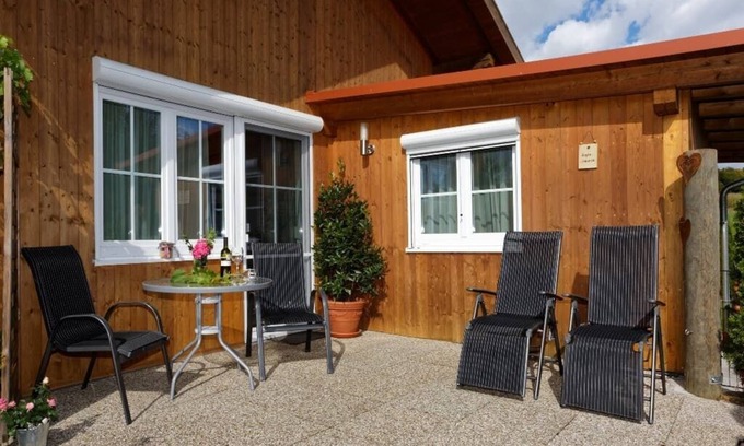 Thurmansbang Apartamento | Romántica casa de vacaciones con terraza para unas vacaciones para dos.