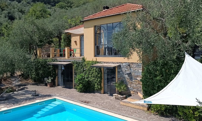 Dolcedo Casa | Romantisches Landhaus mit Panoramapool Inmitten Unberührter Natur