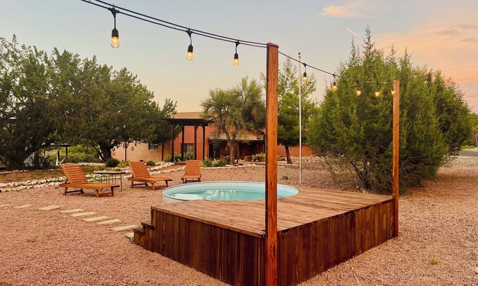 Lake Montezuma Cabaña | Romeo's Roadhouse with Cowboy Pool