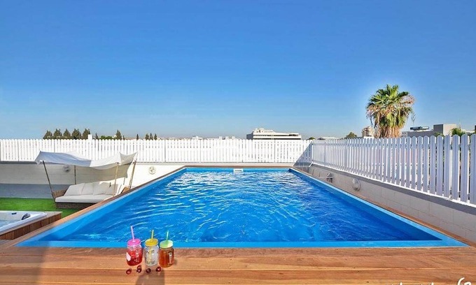 Petah Tikva Villa | Roof Top Party place for upto 50 people, central Israel