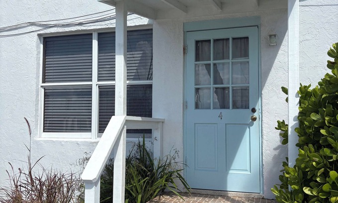 Upper Matecumbe Key Hotel | Room #1 in Charming hotel with AC in beautiful Islamorada