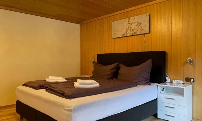 Klosterle Apartamento | Room 3 - Double room, bathroom, WC - Haus St. Martin