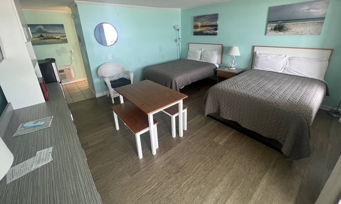 Topsail Beach Hotel | Room#309 Standard 2 Queen Beds Pets Yes
