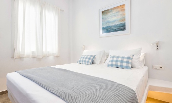 Paros Hotel | Room 7 @ Pelican Paros in the Old Town