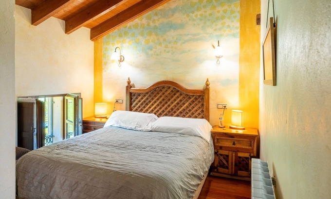 Santianes de Ola Apartamento | Habitación 'Castañu' con vistas a la montaña, jardín compartido y Wi-Fi
