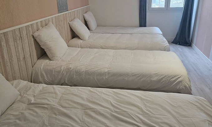 Salies-du-Salat Apartamento | Room 'Chambre 7' with Shared Terrace, Wi-Fi and Air Conditioning