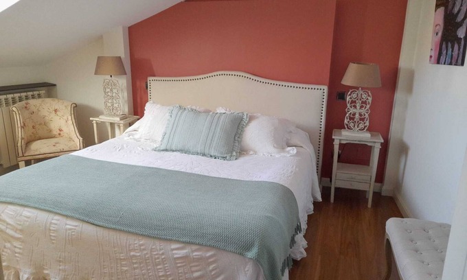 Consuegra Apartamento | Habitación 'Doble Especial - Los Cipreses' con piscina compartida, Wi-Fi y aire acondicionado.