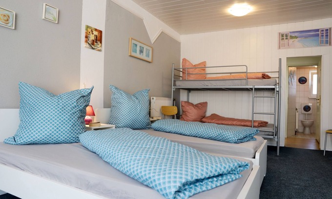 Malchin Apartamento | Habitación 'Familienzimmer Für 4 Personen' con Wi-Fi