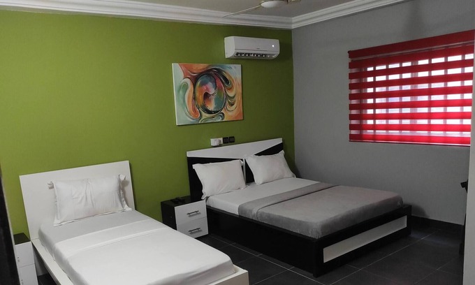 Lome Casa | Royal Blue Guest House Bar Deluxe Twin Bed