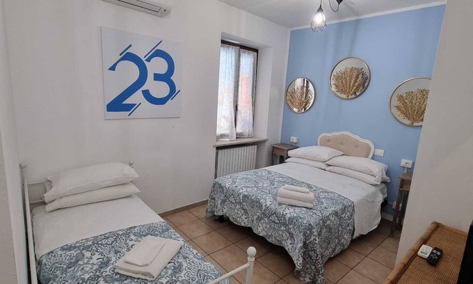 Asti Apartamento | Habitación 'L'angolo Azzurro' con Wi-Fi y aire acondicionado