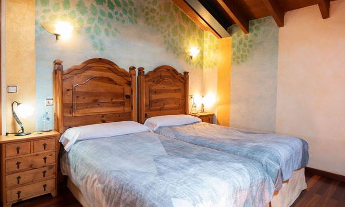 Santianes de Ola Apartamento | Habitación 'Texu' con vistas a la montaña, jardín compartido y Wi-Fi