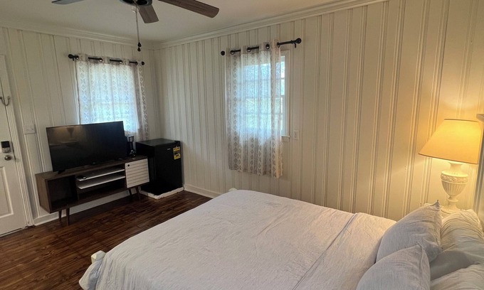 Hardwick Casa | Room with Pivate Entrance in Milledgeville