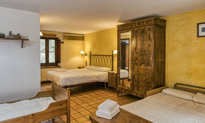 Pujals dels Pagesos Apartamento | Habitación 'Xaloc' con piscina compartida, Wi-Fi y aire acondicionado