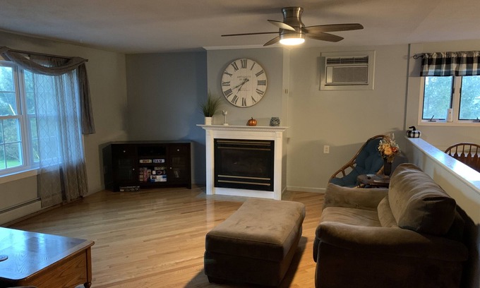 Central Square Casa | Roomy 3 bedroom 3 bath house with large kitchen, dinning, and full laundry.