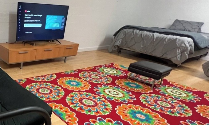 Northeast Neighbors Casa | Roomy Newly Finished Lower Level - 4 Queen Beds