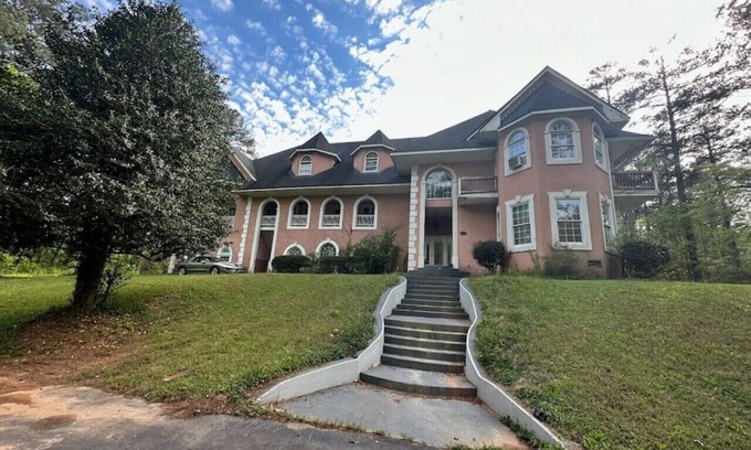 Ellenwood Casa | Roomy & Newly Renovated Guest House, Kitchen, Desk, Pet Friendly, Shared Patio!