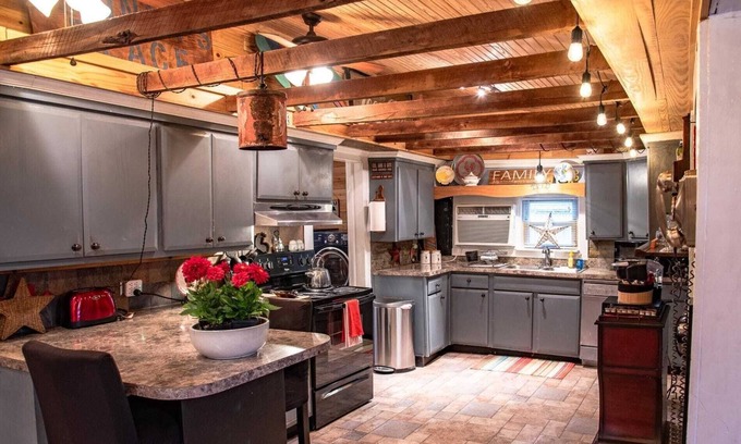 Saint Andrews Otro | Rooster's Roost of Bells Cove