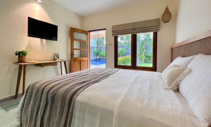 Senggigi Hotel | Roots Hotel Senggigi