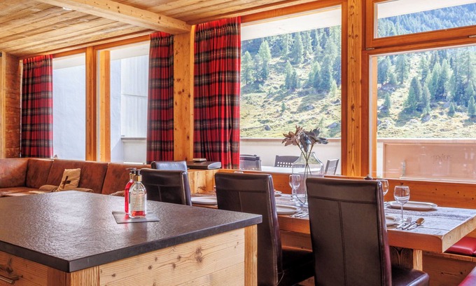 Noveli Apartamento | Rosablanche D Attique by Interhome
