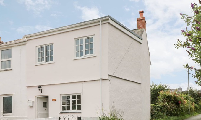 Illogan Cabaña | ROSE COTTAGE, pet friendly, with a garden in Illogan
