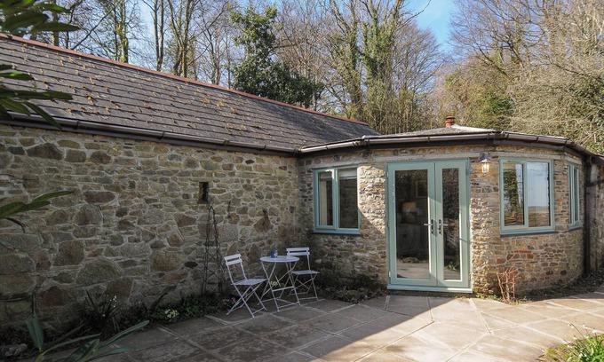 Callington Cabaña | ROSE COTTAGE, with hot tub in Callington