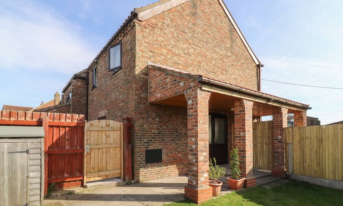 Barlby Casa | ROSE, pet friendly, character holiday cottage in Barlby