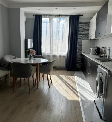 g.k. Strelbishte Apartamento | Rose's apt - NEWLY REFURBISHED, South park, Free Parking, Mountain View, self check-in, close to metro, stores, family-friendly