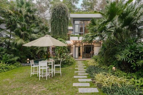 Ngoc Thanh Villa | Rosee Villa - Green Villa with private Pool