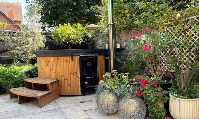 Lowestoft Casa | Rossland house - elegant and spacious seaside home
