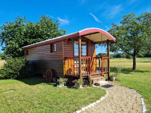 Bonnee Cama Y Desayuno | Roulotte Esméralda: Séjour insolite au cœur de la nature, climatisée, parking privé, prêt de vélos - FR-1-590-502