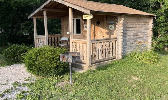 Helmsburg Cabina | Cabina para dormir 4, sin baño, ducha, acceso a la casa