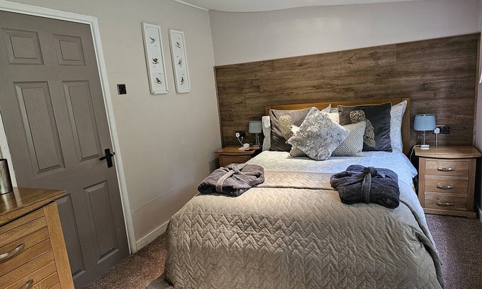 Farden Cabina | Hermoso Woodland Lodge en el corazón del campo de Shropshire