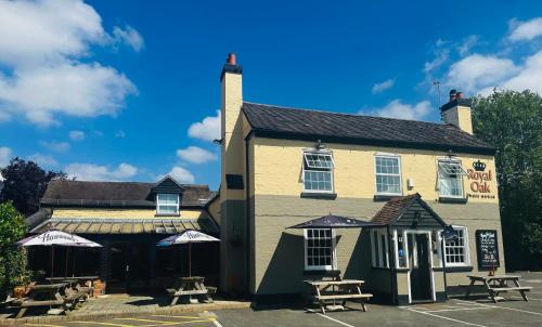 Severn Stoke Cama Y Desayuno | ROYAL OAK
