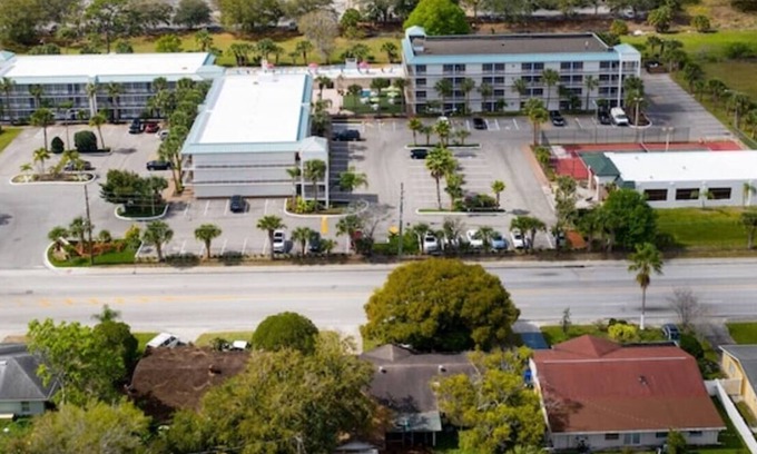 Historic Downtown Kissimmee Hotel | Royal Wonderful Deluxe Apartment with 2 Queen Beds