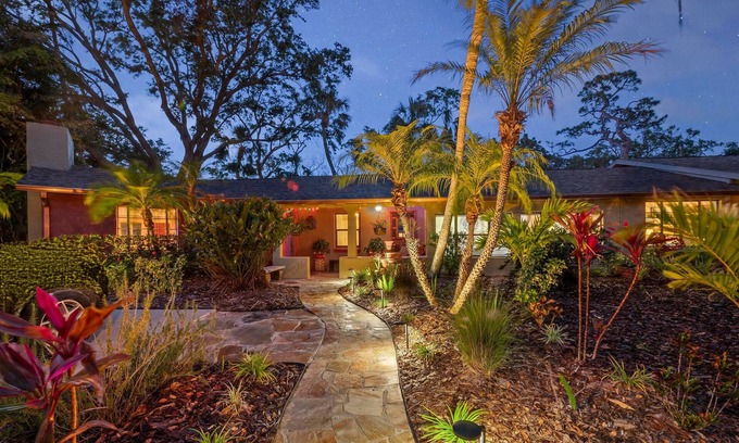 Indian Beach Sapphire Shores Apartamento | ¡Calidad romántica cerca del centro con piscina climatizada privada!