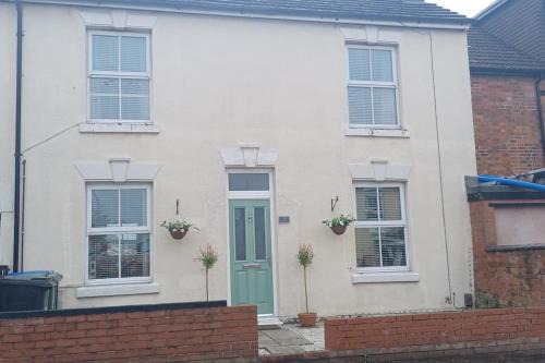 Rugby Casa | Rugby town centre house close to rugby train station and rugby school