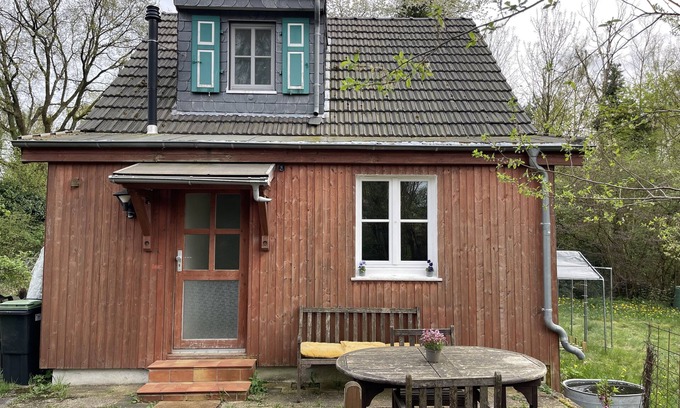 Bergisch Gladbach Casa | Ruhig und Idyllisch: Kleines Ferienhaus am Waldrand - S-bahn-nähe - Zentrumsnah