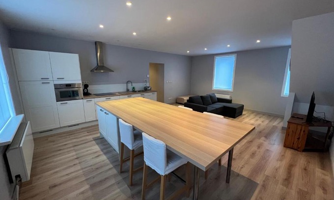 Ieper Apartamento | Ruim app. met grote garage