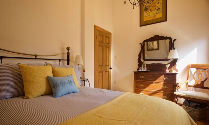 Bloomfield Cama Y Desayuno | Gallo fugitivo BnB - El nido
