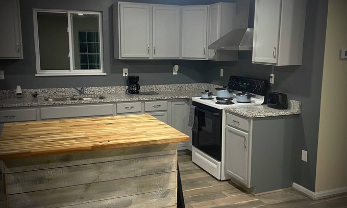 Eastview Casa | Rural 2 bedroom ranch with country setting