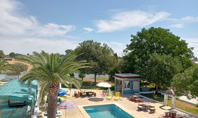 Utrera Chalet De Esquí | Alojamiento Rural Villa Rosarito, chalet con piscina y jardín para 12 personas