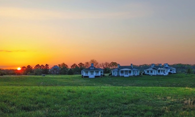 Farmville Cabaña | Rural and Charming 2bedroom Cottage near Hampden-Sydney and Longwood
