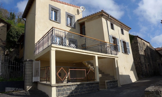 Tourzel-Ronzieres Casa | Casa rural en Auvernia