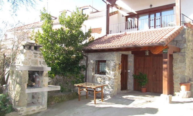 Navarredonda de Gredos Cabaña | Casa rural en la Sierra de Gredos, terraza con vistas a la Sierra, petfriendly