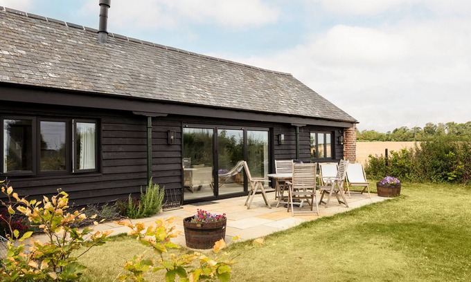Stamford Cabaña | Rural, luxury cottage in England's finest stone town, Stamford.