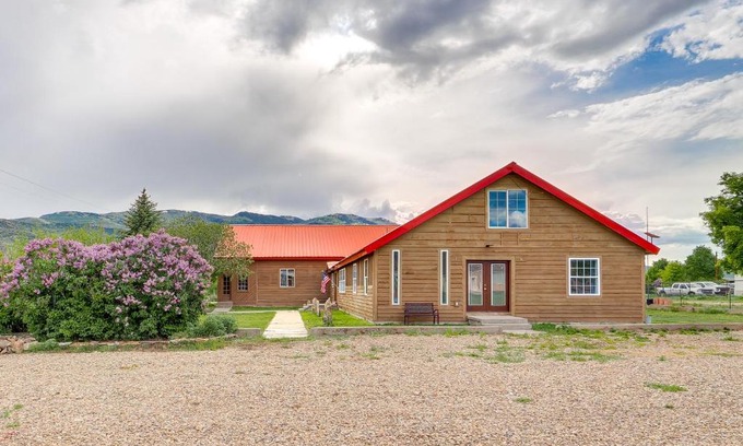 Tabiona Casa | Rural Mountain-View Home Near Hiking and Off-Roading
