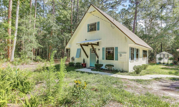 Fruit Cove Cabaña | Rural Retreat! Florida Cottage w/ Screened Patio