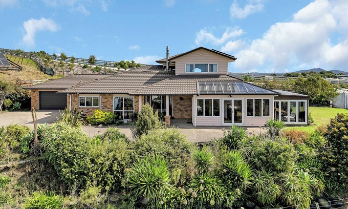 Mangawhai Casa | Rural Retreat - Mangawhai Holiday Home