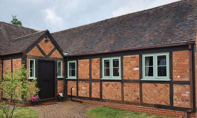 Hanbury Otro | Rural Self Catering Retreat, Family Sized With Garden and Patio Area