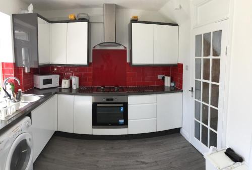 Whittington Casa | Rushden Vacation Home